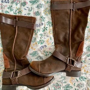 UGG cowboy boot. Vintage look with different toned leather detail. 1 inch heel